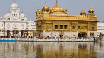 Dhanaasaree-Chhant-Fourth-Mehl-First-House-when-The-Dear-Lord-Grants-His-Grace-One-Meditates-On-The-Naam-The-Name-Of-The-Lord-Meeting-The-True-Guru-Through-Loving-Faith-And-Devotion-One-Intuitively-Sings-The-Glorious-Praises-Of-The-Lord-