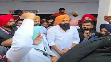 MP ਸੁਖਜਿੰਦਰ ਰੰਧਾਵਾ ਦੀ ਕਲਾਨੌਰ ਥਾਣੇ ’ਚ ਨਾਅਰੇਬਾਜ਼ੀ, ਪੁਲਿਸ ’ਤੇ ਗੈਂਗਸਟਰਾਂ ਨਾਲ ਮਿਲੇ ਹੋਣ ਦੇ ਦੋਸ਼